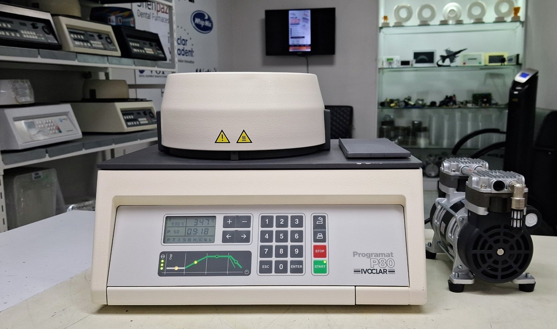 Ivoclar Programat P80 porselen fırını ve vakum pompası